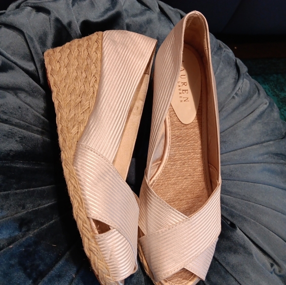 Ralph Lauren Cecilia Champagne Satin Stripe Wedge Heels Peep Toe 8.5b Semi New - Picture 2 of 7